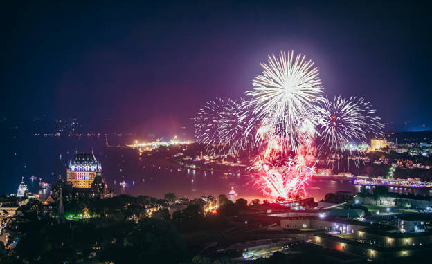 Vue du Château Frontenac et des feux d'artifice